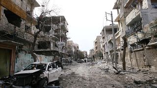 بوتين يأمر بفتح ممر إنساني في الغوطة ..والضربات الجوية تحصد المزيد من أروح المدنيين 