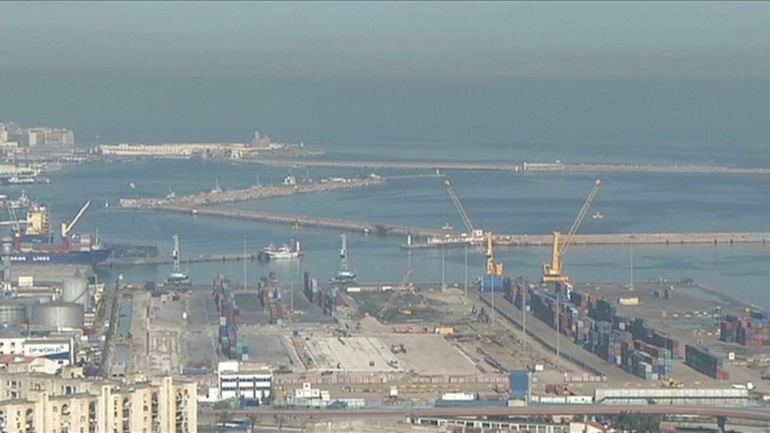 الجزائر: حظر استيراد السلع يلهب الأسعار في الأسواق 