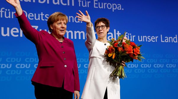 Merkel'in partisinden 'Büyük Koalisyon'a onay Merkel'in partisinden 'Büyük Koalisyon'a onay