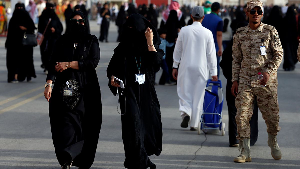 Mulheres sauditas podem alistar-se no Exército