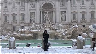 Lo spettacolo di Roma sotto la neve
