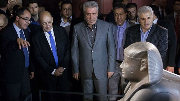 «موزۀ لوور در تهران» با حضور وزیر خارجه فرانسه افتتاح شد «موزۀ لوور در تهران» با حضور وزیر خارجه فرانسه افتتاح شد