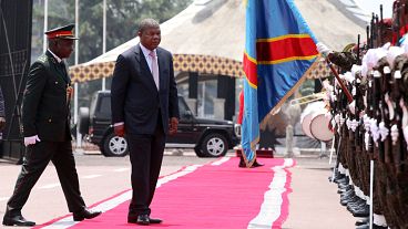 João Lourenço inspeciona tropas na recente visita ao Congo