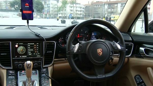 شاهد: هواوي تطور هاتفا يمكنه قيادة سيارة ذاتيا شاهد: هواوي تطور هاتفا يمكنه قيادة سيارة ذاتيا