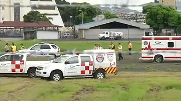Duas pessoas caem de avião em Guayaquil Duas pessoas caem de avião em Guayaquil