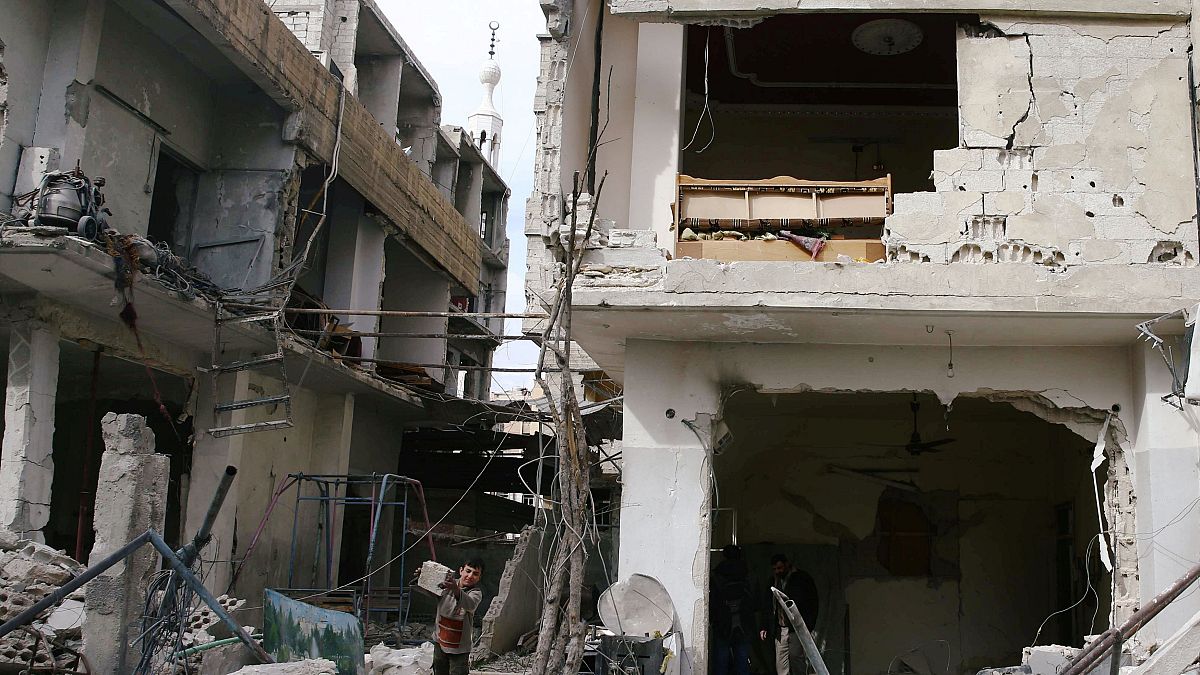 الجيش الروسي: المدنيون لا يستطيعون مغادرة الغوطة الشرقية بسوريا لأن الممر الإنساني يتعرض لقصف بالمورتر