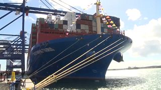 Cosco Taurus: Στον Πειραιά ένα από τα μεγαλύτερα πλοία μεταφοράς κοντέινερ