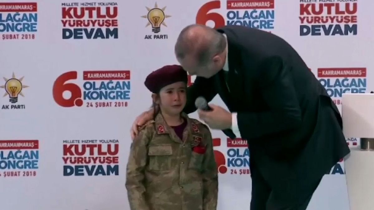 شاهد: كيف حكم أردوغان على طفلة تركية بالاستشهاد