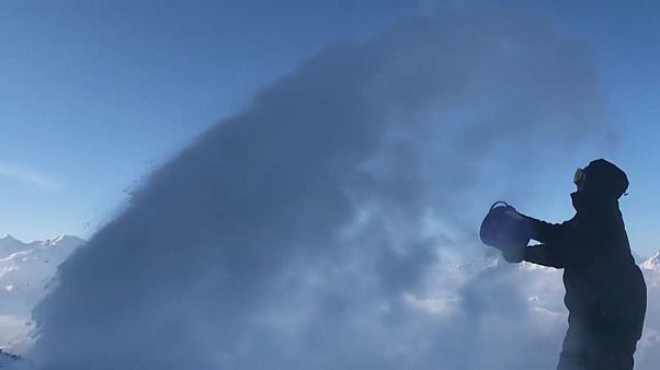 Kalte In Der Schweiz Wasser Gefriert In Der Luft Euronews