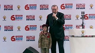 Erdogan alla bimba in lacrime: se sarai martire avrai tutti gli onori