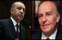 الرئيس التركي رجب طيب إردوغان (يسار) ونظيره البوسني الراحل علي عزت بوغوفيتش