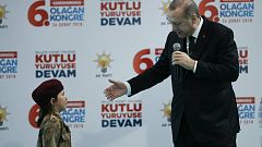 Bordo bereli küçük kız dünya basınında 