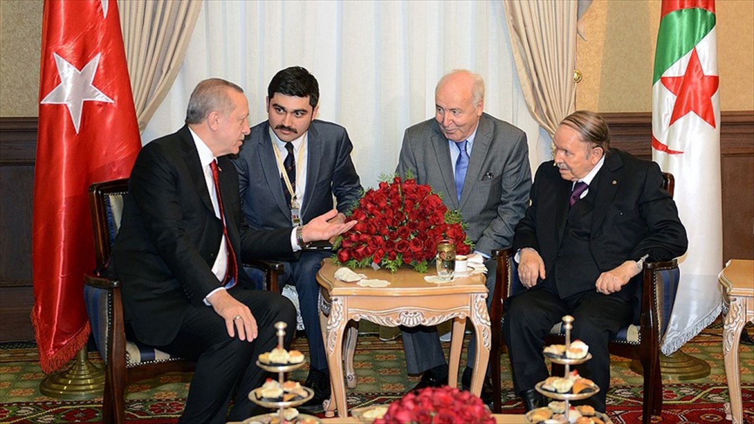 Cumhurbaşkanı Erdoğan Cezayir'de