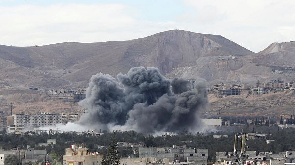 Humo de un bombardeo sobre Guta Oriental Humo de un bombardeo sobre Guta Oriental