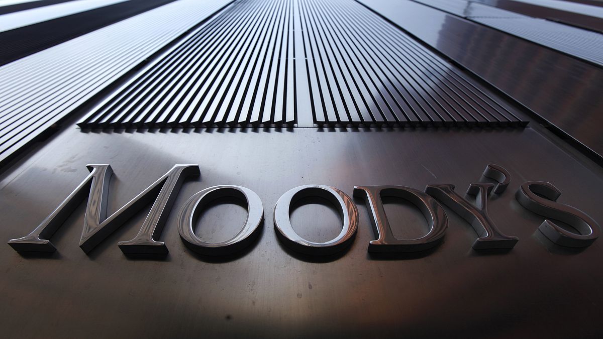 Moody’s: Αναβάθμιση καλυμμένων ομολόγων ελληνικών τραπεζών