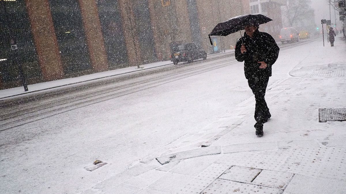 Vaga de frio na Europa já matou pelo menos 24 pessoas