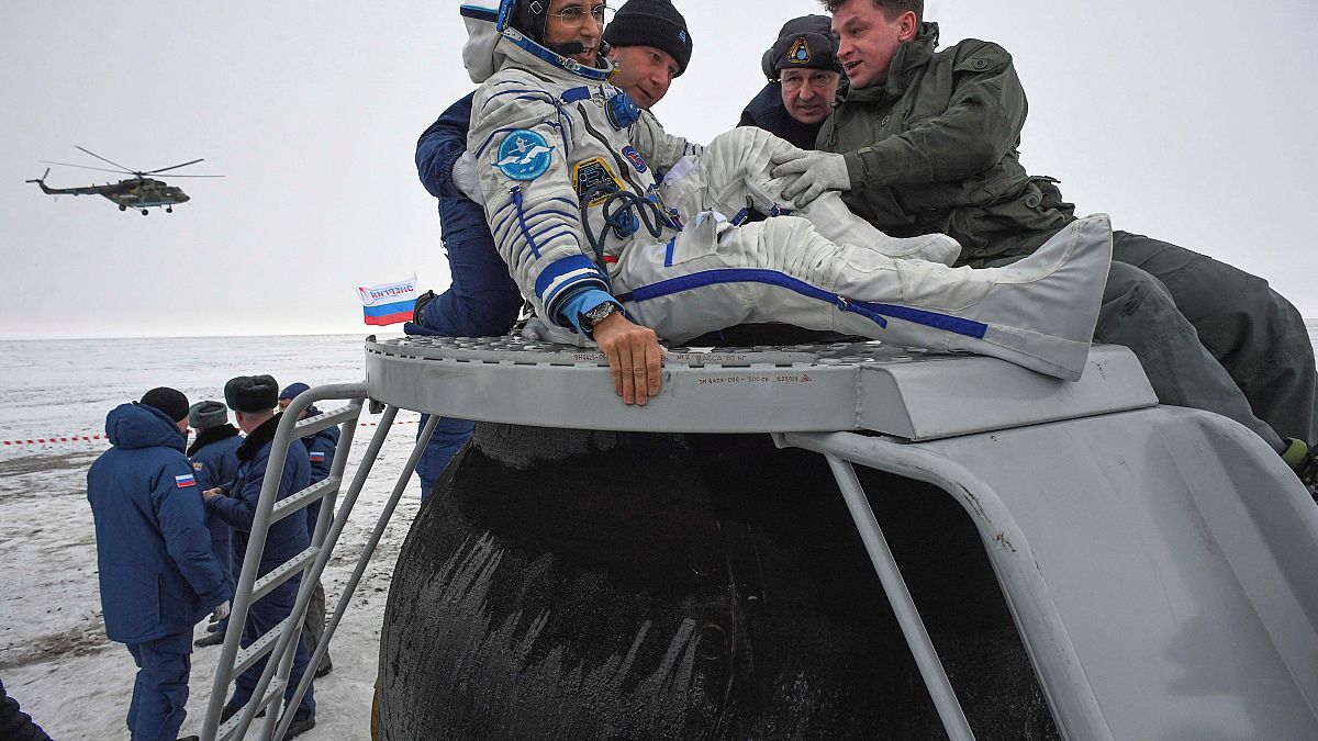 Equipa da Estação Espacial Internacional volta em segurança à Terra