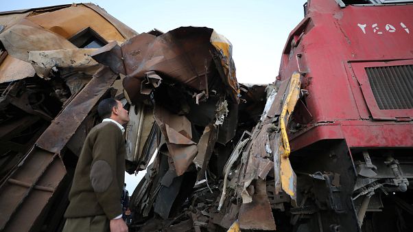 Égypte : au moins 15 morts dans une collision ferroviaire Égypte : au moins 15 morts dans une collision ferroviaire