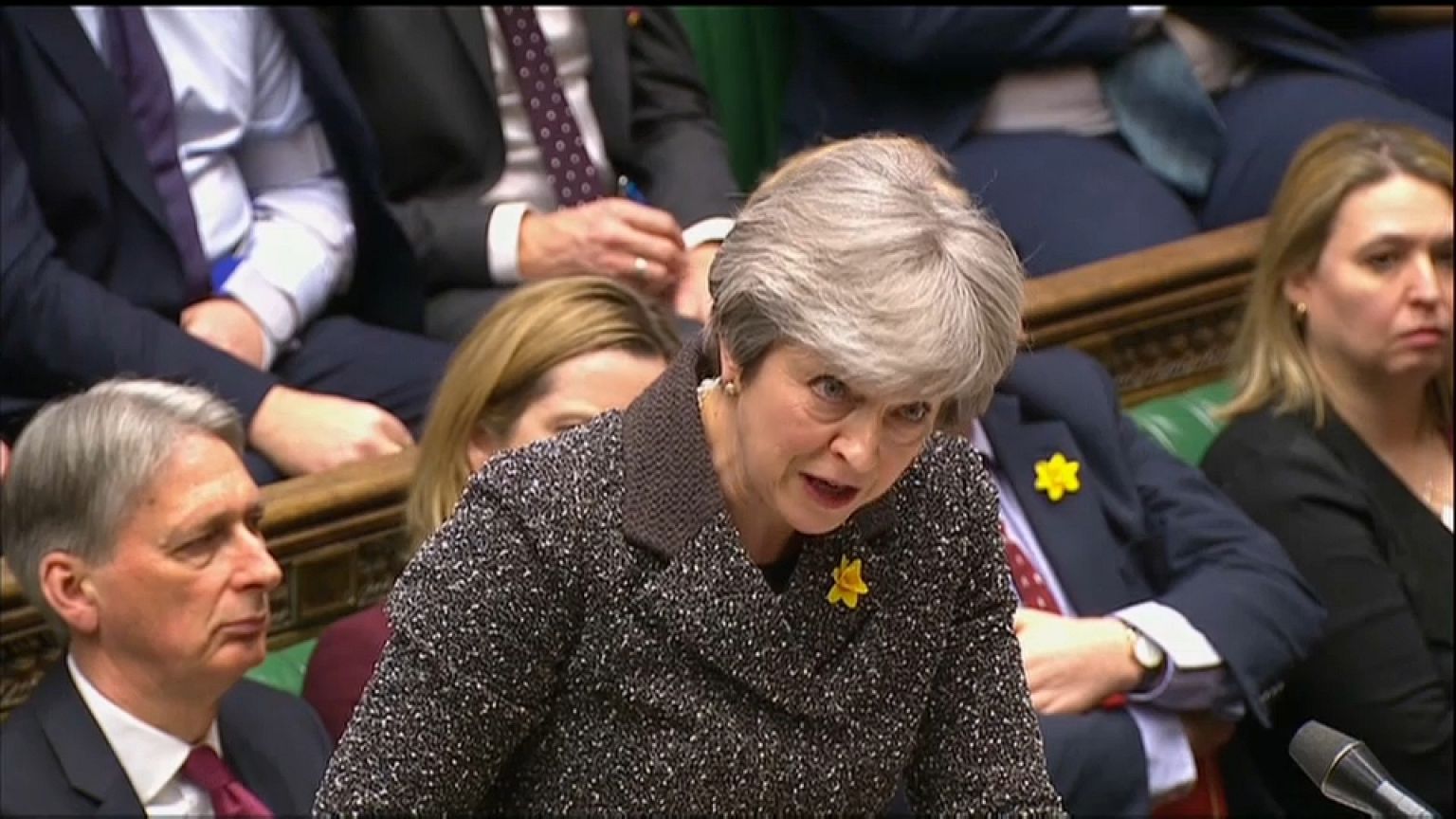 May considera "una amenaza" el borrador del brexit de la Comisión