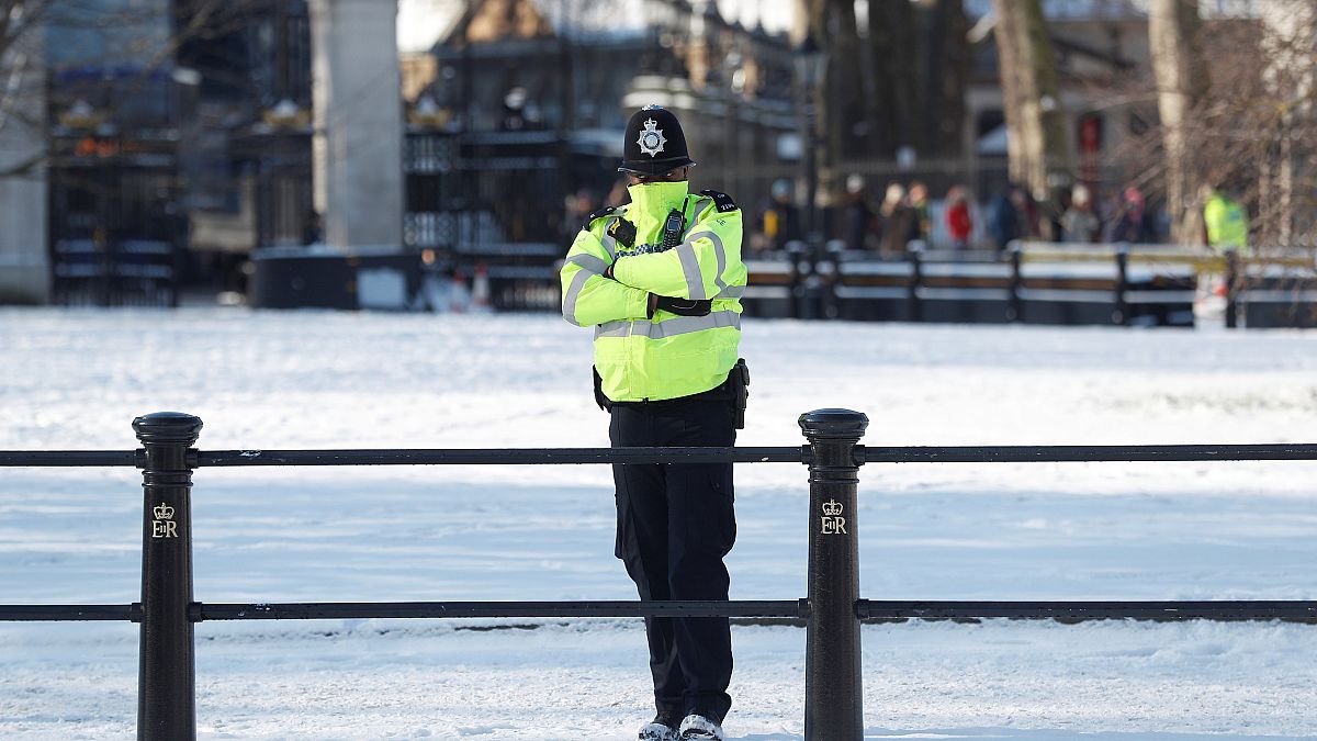 Fázós rendőr Londonban