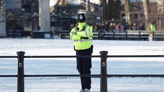 Fázós rendőr Londonban