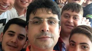 Un profesor turco "recupera su trabajo" 18 meses después de su muerte