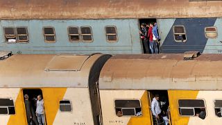 Súlyos vonatbaleset Egyiptomban, sok halott