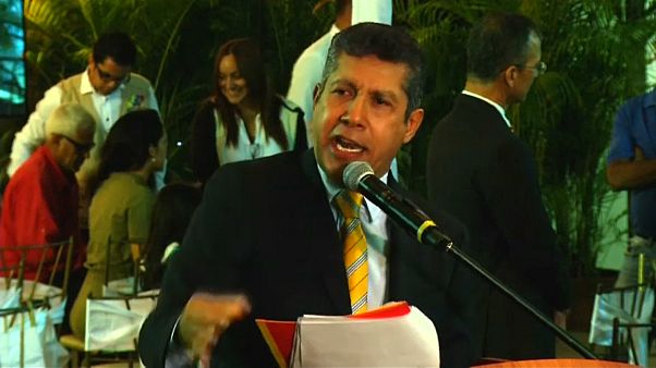 Henri Falcón desafia boicote e avança contra Maduro na Venezuela Henri Falcón desafia boicote e avança contra Maduro na Venezuela