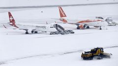 Genfer Flughafen wegen heftiger Schneefälle geschlossen 