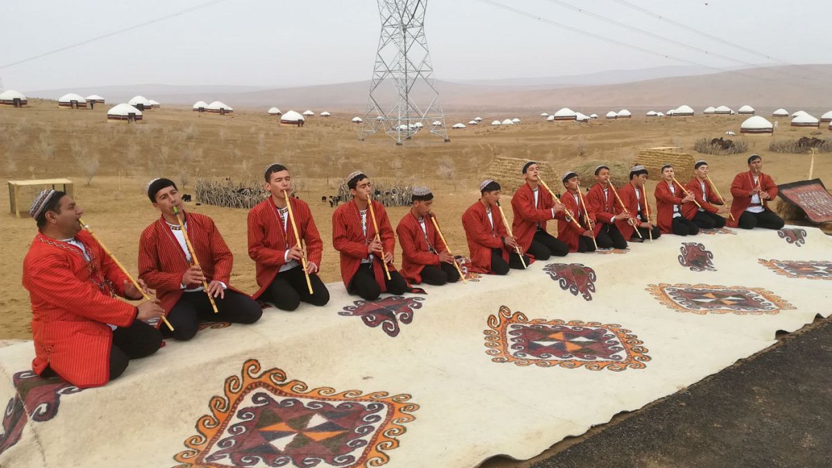 Αποστολή στο Τουρκμενιστάν: Ένα παραδοσιακό χωριό στην έρημο και η Ασκαμπάτ