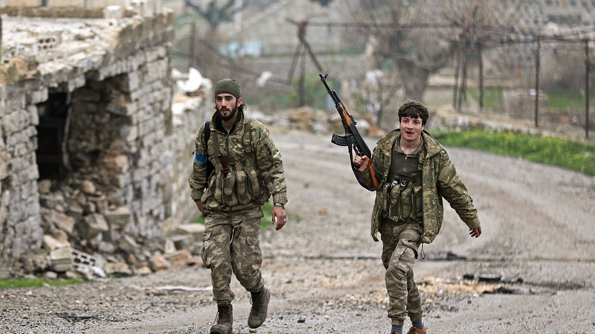 Kämpfer der syrischen Rebellengruppen nahe Afrin