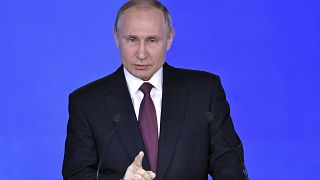 Poutine vante son arsenal et défie l'OTAN