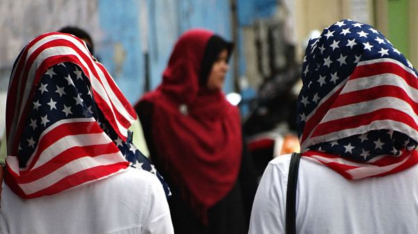 پلیس نیویورک به سه زن مسلمان بابت کشف حجاب اجباری غرامت میپردازد پلیس نیویورک به سه زن مسلمان بابت کشف حجاب اجباری غرامت میپردازد
