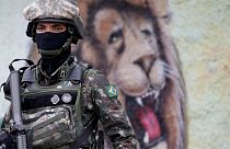 Cariocas contra intervenção militar no Rio de Janeiro