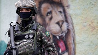 Cariocas contra intervenção militar no Rio de Janeiro