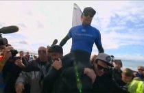 Tricampeão de surf Mick Fanning anuncia retirada