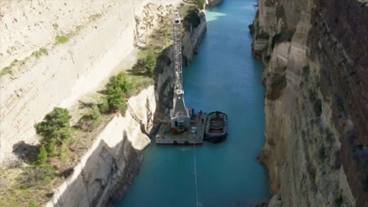 Beomlott a Korinthoszi-csatorna
