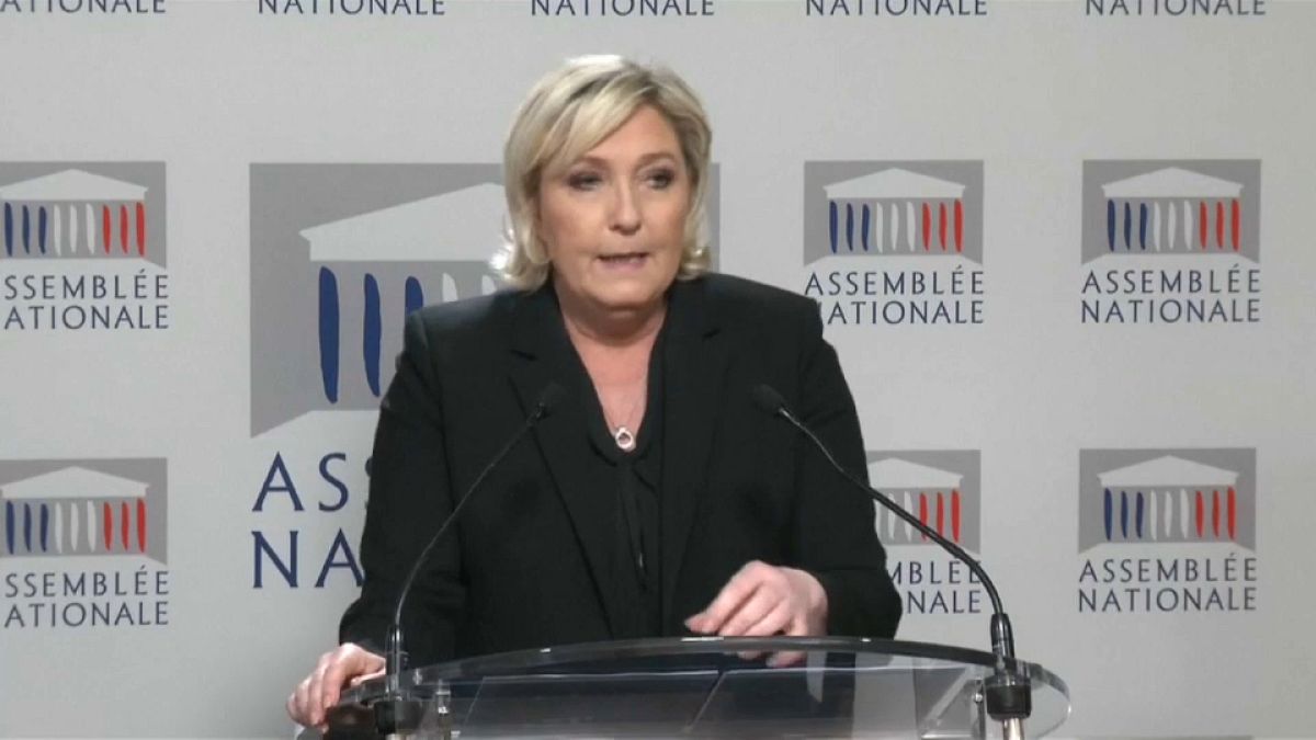 Marine Le Pen mise en examen après avoir publié des photos d'exactions djihadistes 