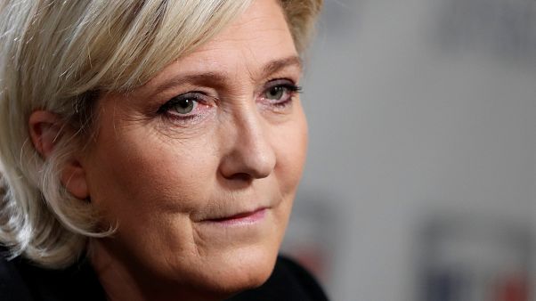 Le Pen arguida na Justiça francesa por difusão de imagens violentas Le Pen arguida na Justiça francesa por difusão de imagens violentas