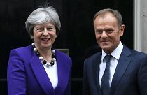 Theresa May reafirma compromisso em evitar fronteira entre as irlandas