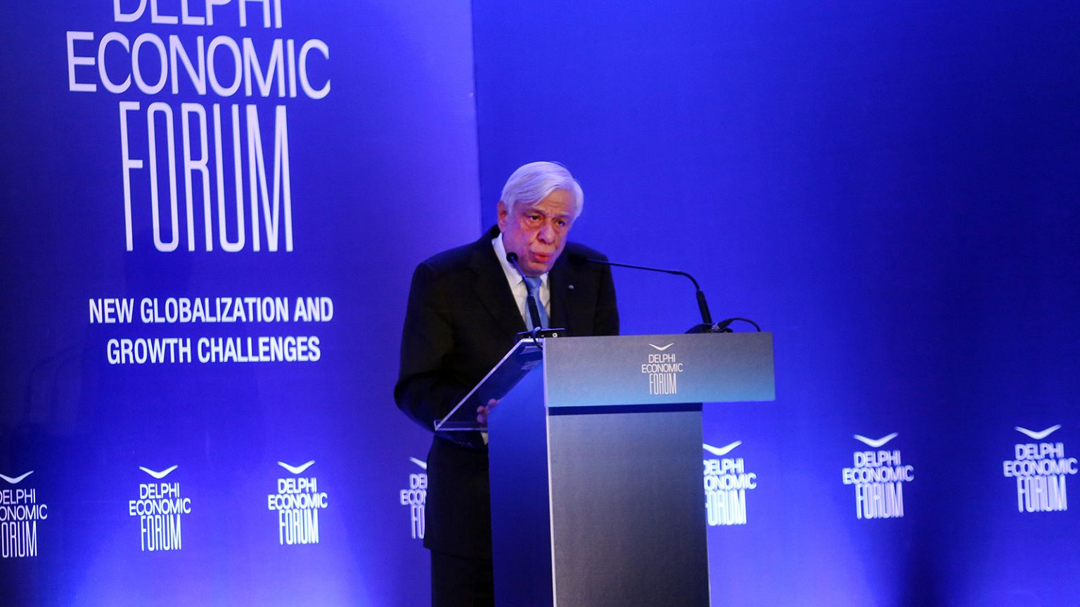 Π.Παυλόπουλος: Πραγματικός «εχθρός» της ευρωζώνης ο κίνδυνος από την κρίση χρέους