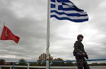 Προφυλακίστηκαν οι δύο Έλληνες στρατιωτικοί που συνελήφθησαν από Τούρκους στον Έβρο