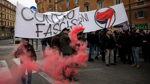 Ιταλία: Στους δρόμους νεοφασίστες και αντιφασίστες Ιταλία: Στους δρόμους νεοφασίστες και αντιφασίστες
