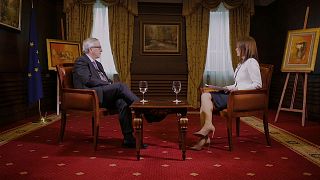 Jean-Claude Juncker entrevistado por Efi Koutsokosta em Sófia, na Bulgária