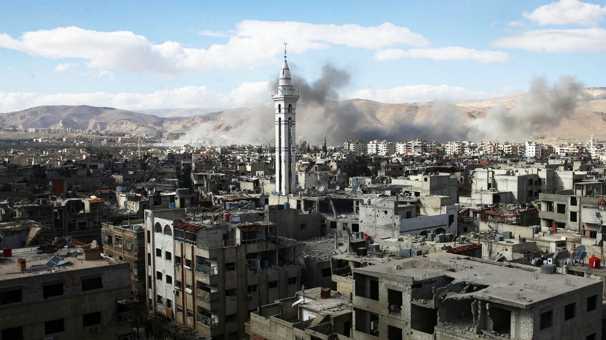 Ofensiva síria contra rebeldes prossegue na cidade às portas de Damasco