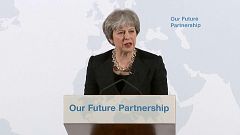 May con el presidente del Consejo Europeo Donald Tusk 