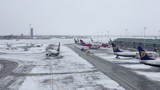 El aeropuerto de Dublín continúa cerrado por el temporal de nieve y viento