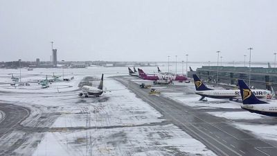 El aeropuerto de Dublín continúa cerrado por el temporal de nieve y viento