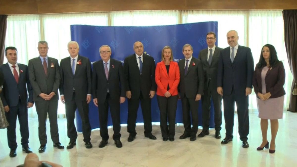 Family photo of Balkans leaders and European Commission President