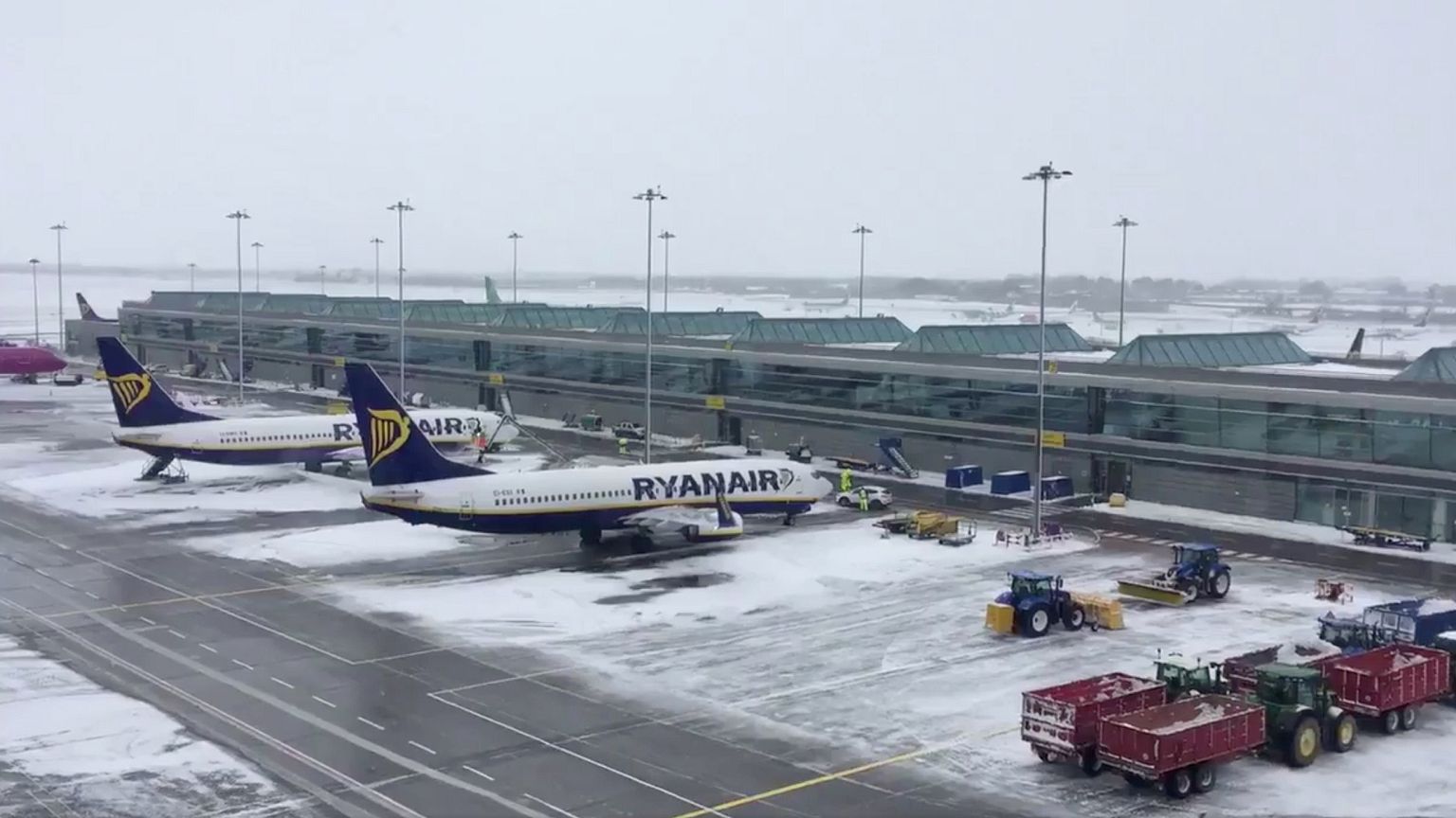 Schneechaos am Flughafen Dublin